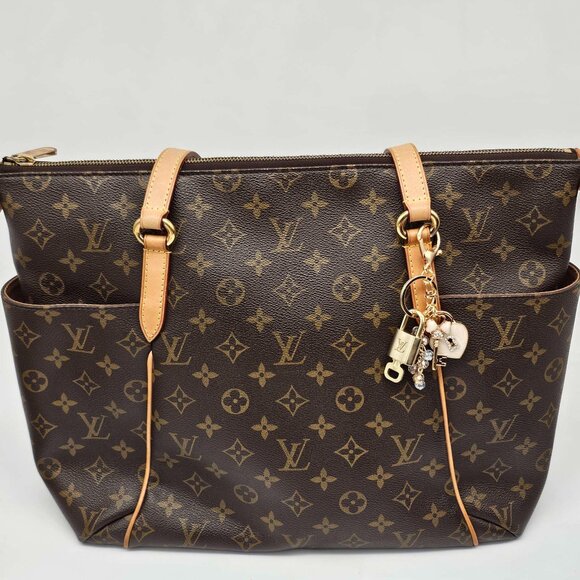 Authentic Louis Vuitton Lock & Key with unbranded Bagcharm, Keycharm, Keychain - Picture 7 of 7